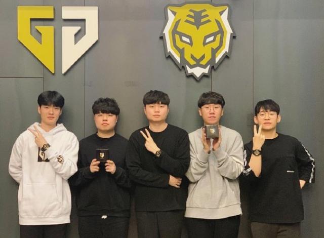 易建联的沉 易建联的沉