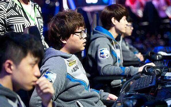 体育先进单 体育先进单